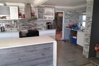 4 Bedroom Property for Sale in Portlands Western Cape